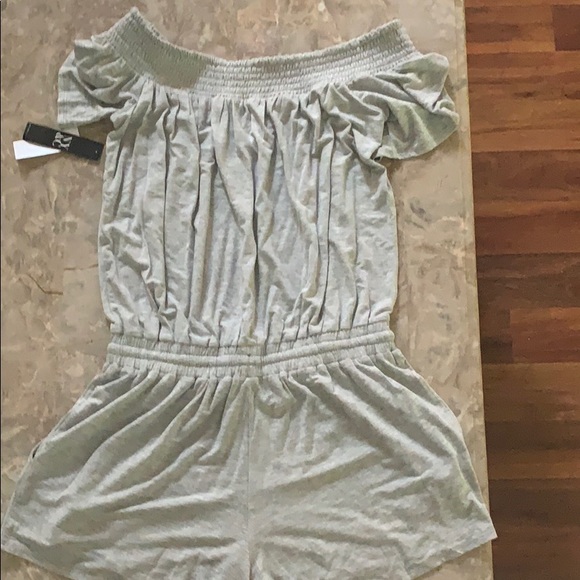 New York and Company off the shoulder romper - Picture 3 of 3